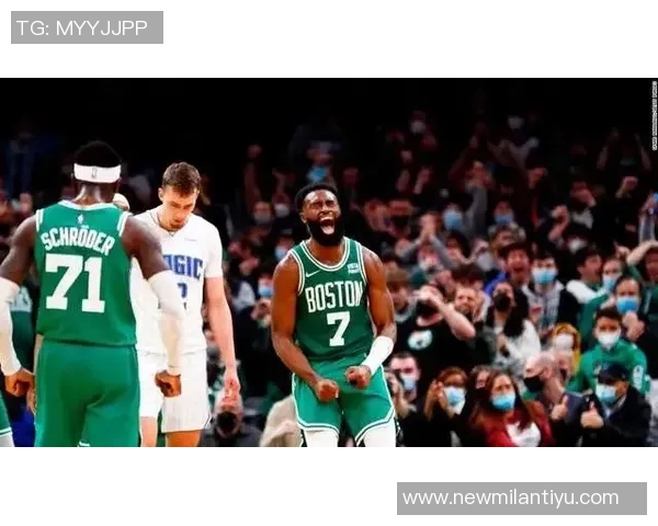 杰伦布朗三节狂砍30分5篮板助力球队进攻势头强劲